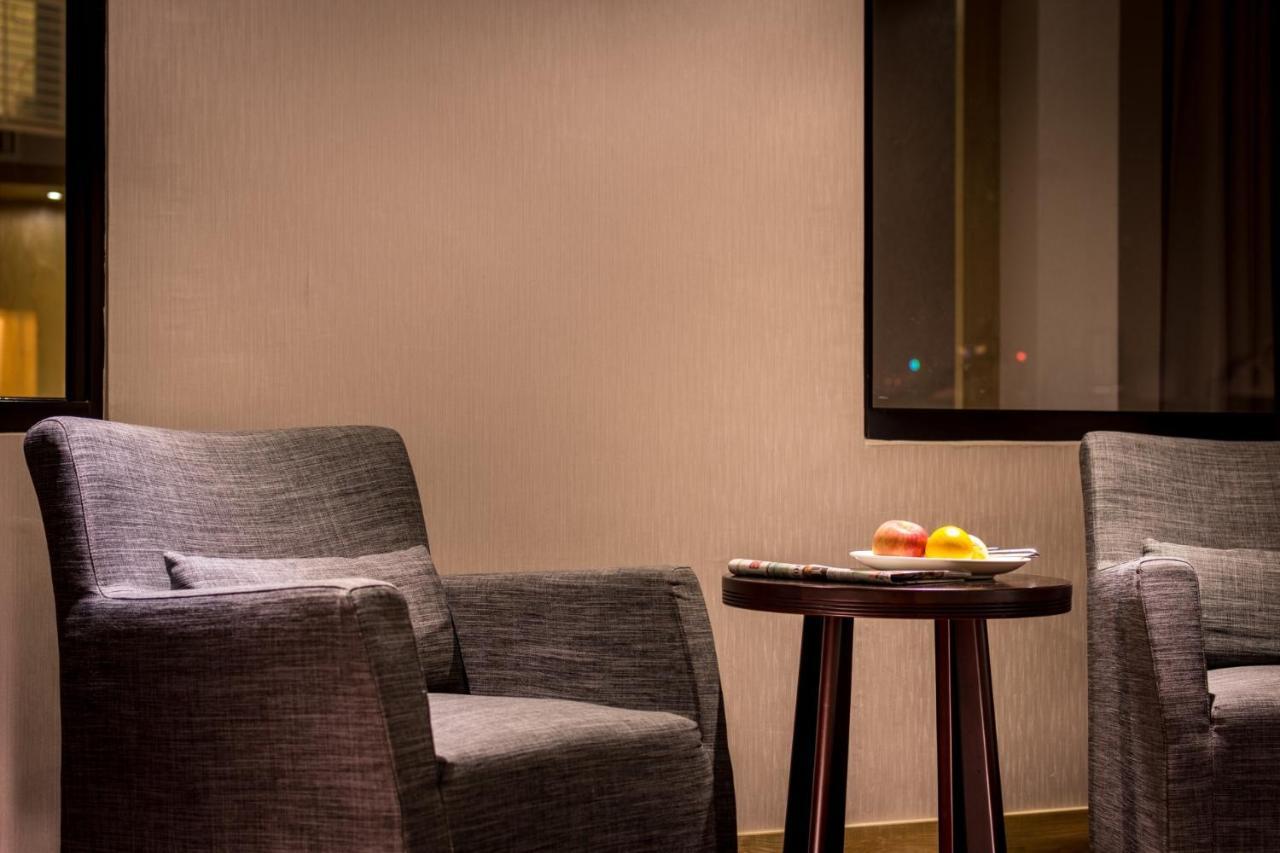 Jai Chateau Hotels & Hostels Тайнан Екстериор снимка