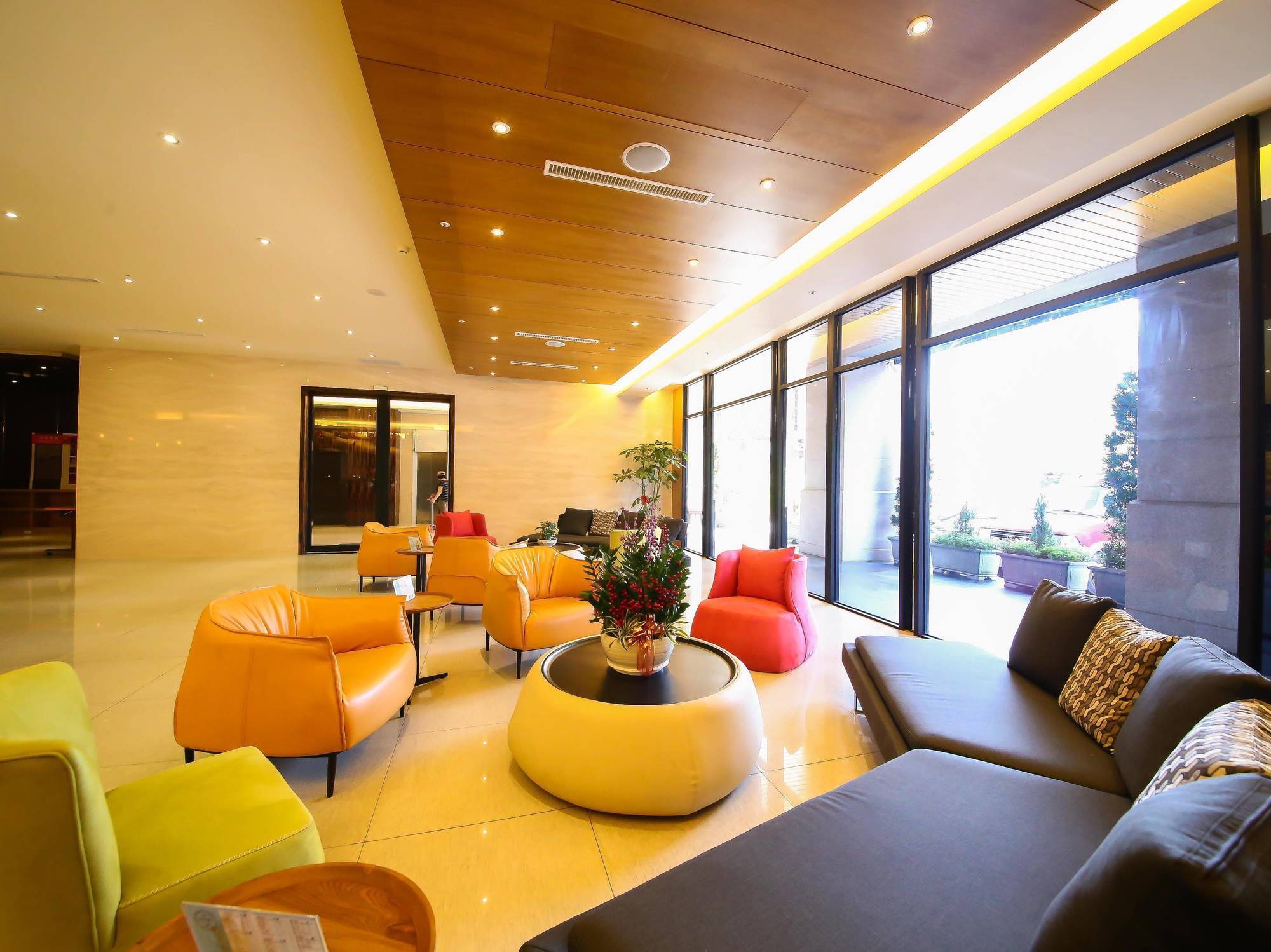 Jai Chateau Hotels & Hostels Тайнан Екстериор снимка