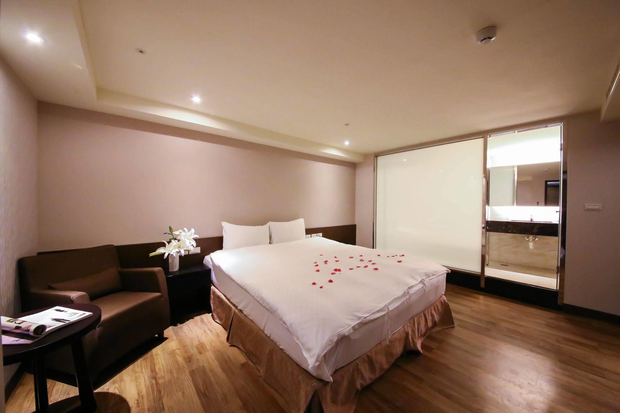 Jai Chateau Hotels & Hostels Тайнан Екстериор снимка
